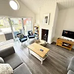 בית נופש Bellas Retreat - Part Of The The Bay Village With Pool, Gym And Direct Access, Pub, Restaurant, Tennis And Meadows Walks