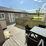 Bellas Retreat - Part Of The The Bay Village With Pool, Gym And Direct Access, Pub, Restaurant, Tennis And Meadows Walks * פילי