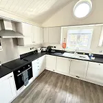 Bellas Retreat - Part Of The The Bay Village With Pool, Gym And Direct Access, Pub, Restaurant, Tennis And Meadows Walks * פילי