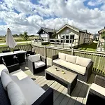בית נופש Bellas Retreat - Part Of The The Bay Village With Pool, Gym And Direct Access, Pub, Restaurant, Tennis And Meadows Walks פילי