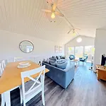 Casa de Férias Bellas Retreat - Part Of The The Bay Village With Pool, Gym And Direct Access, Pub, Restaurant, Tennis And Meadows Walks *