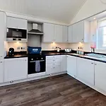 Bellas Retreat - Part Of The The Bay Village With Pool, Gym And Direct Access, Pub, Restaurant, Tennis And Meadows Walks Casa de Férias Filey