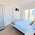 Casa de Férias Bellas Retreat - Part Of The The Bay Village With Pool, Gym And Direct Access, Pub, Restaurant, Tennis And Meadows Walks *