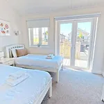 Bellas Retreat - Part Of The The Bay Village With Pool, Gym And Direct Access, Pub, Restaurant, Tennis And Meadows Walks Holiday home Filey