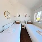 Bellas Retreat - Part Of The The Bay Village With Pool, Gym And Direct Access, Pub, Restaurant, Tennis And Meadows Walks Casa de Férias Filey