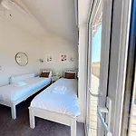 Holiday home Bellas Retreat - Part Of The The Bay Village With Pool, Gym And Direct Access, Pub, Restaurant, Tennis And Meadows Walks Filey