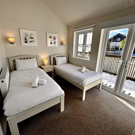 Bellas Retreat - Part Of The The Bay Filey Village With Pool, Gym And Direct Access, Pub, Restaurant, Tennis And Meadows Walks * Reighton