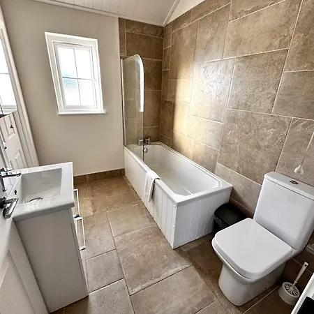 Bellas Retreat - Part Of The The Bay Filey Village With Pool, Gym And Direct Access, Pub, Restaurant, Tennis And Meadows Walks * Reighton