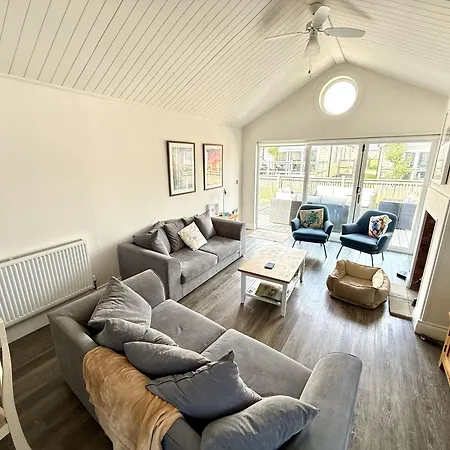 Dom wakacyjny Bellas Retreat - Part Of The The Bay Filey Village With Pool, Gym And Direct Access, Pub, Restaurant, Tennis And Meadows Walks *