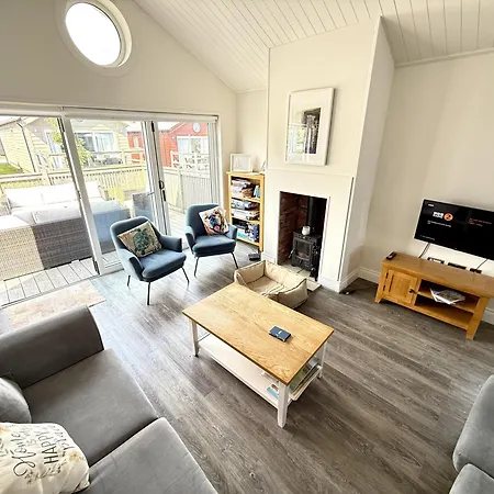 Dom wakacyjny Bellas Retreat - Part Of The The Bay Filey Village With Pool, Gym And Direct Access, Pub, Restaurant, Tennis And Meadows Walks