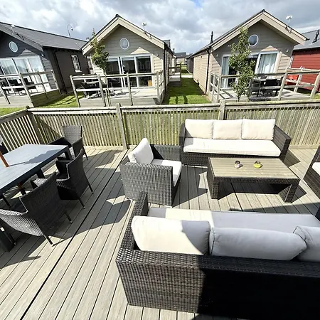 Bellas Retreat - Part Of The The Bay Village With Pool, Gym And Direct Access, Pub, Restaurant, Tennis And Meadows Walks * Filey