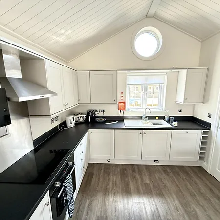 Dom wakacyjny Bellas Retreat - Part Of The The Bay Filey Village With Pool, Gym And Direct Access, Pub, Restaurant, Tennis And Meadows Walks