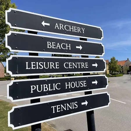 Dom wakacyjny Bellas Retreat - Part Of The The Bay Filey Village With Pool, Gym And Direct Access, Pub, Restaurant, Tennis And Meadows Walks Reighton