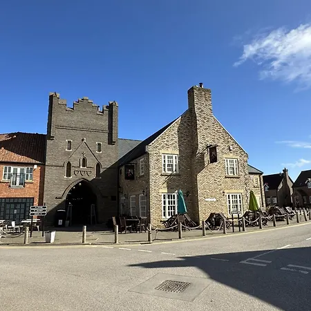 Bellas Retreat - Part Of The The Bay Filey Village With Pool, Gym And Direct Access, Pub, Restaurant, Tennis And Meadows Walks