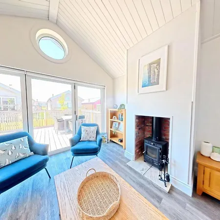 Bellas Retreat - Part Of The The Bay Village With Pool, Gym And Direct Access, Pub, Restaurant, Tennis And Meadows Walks Ferienhaus