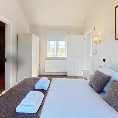 Bellas Retreat - Part Of The The Bay Village With Pool, Gym And Direct Access, Pub, Restaurant, Tennis And Meadows Walks Ferienhaus *
