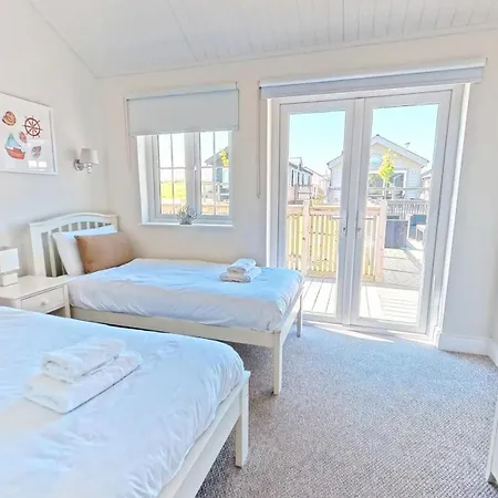 Bellas Retreat - Part Of The The Bay Village With Pool, Gym And Direct Access, Pub, Restaurant, Tennis And Meadows Walks Ferienhaus Filey
