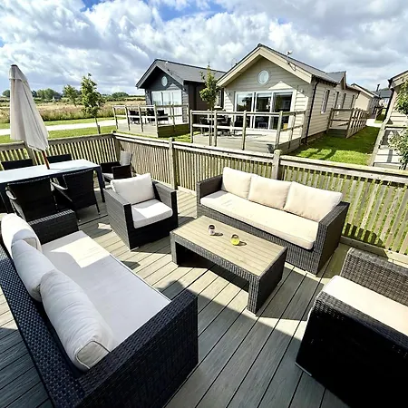 Feriehus Bellas Retreat - Part Of The The Bay Village With Pool, Gym And Direct Access, Pub, Restaurant, Tennis And Meadows Walks Filey